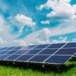 Fernando Trabach Filho analisa como os financiamentos públicos impulsionam a energia solar e geram retornos econômicos e ambientais.