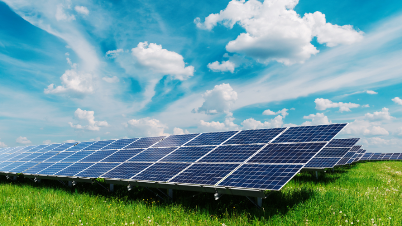 Fernando Trabach Filho analisa como os financiamentos públicos impulsionam a energia solar e geram retornos econômicos e ambientais.