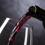 Kelsem Ricardo Rios Lima revela os segredos por trás dos sabores do vinho e como apreciá-los em cada taça.