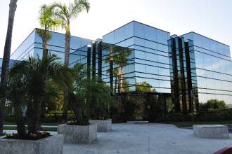 Alex Nabuco dos Santos explica como os imóveis corporativos se consolidam como ativos reais capazes de preservar valor em períodos inflacionários.