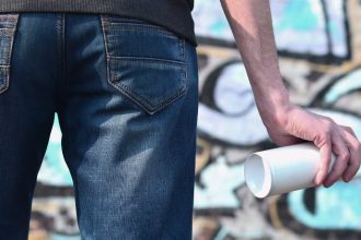 Multa de R$ 98 mil por vandalismo em Palmas levanta debate sobre punição e prevenção urbana