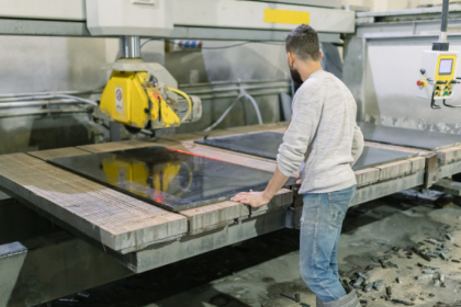 O processo de fabricação de painéis treliçados exige controle dimensional rigoroso para garantir desempenho estrutural e qualidade do concreto, como explica Valderci Malagosini Machado.